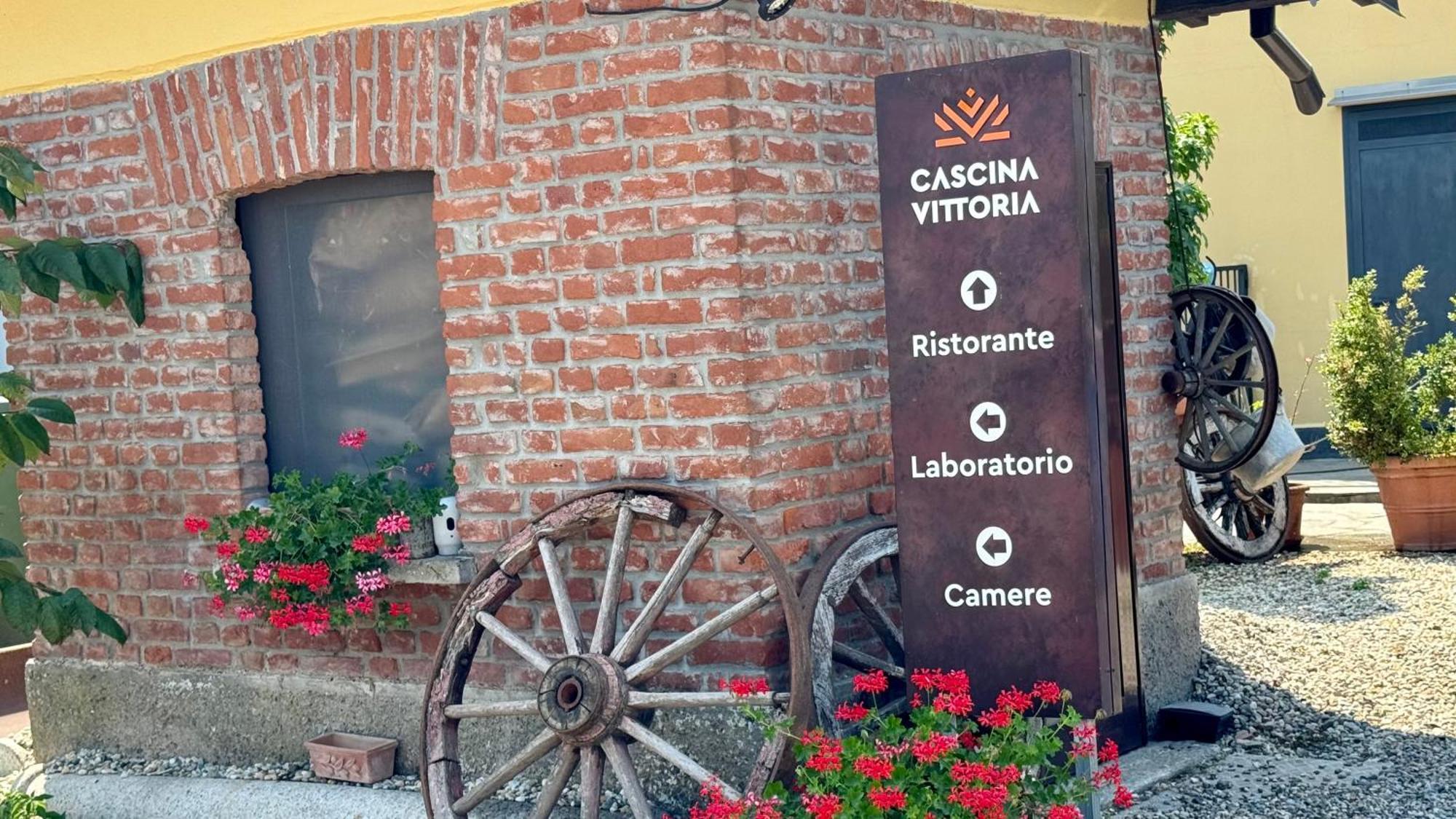 Cascina Vittoria Restaurant Lab & Rooms Rognano Zewnętrze zdjęcie